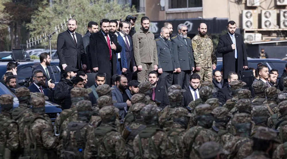 الرئيس السوري أحمد الشرع يتابع عرضاً عسكرياً في دمشق (وزارة الدفاع السورية)