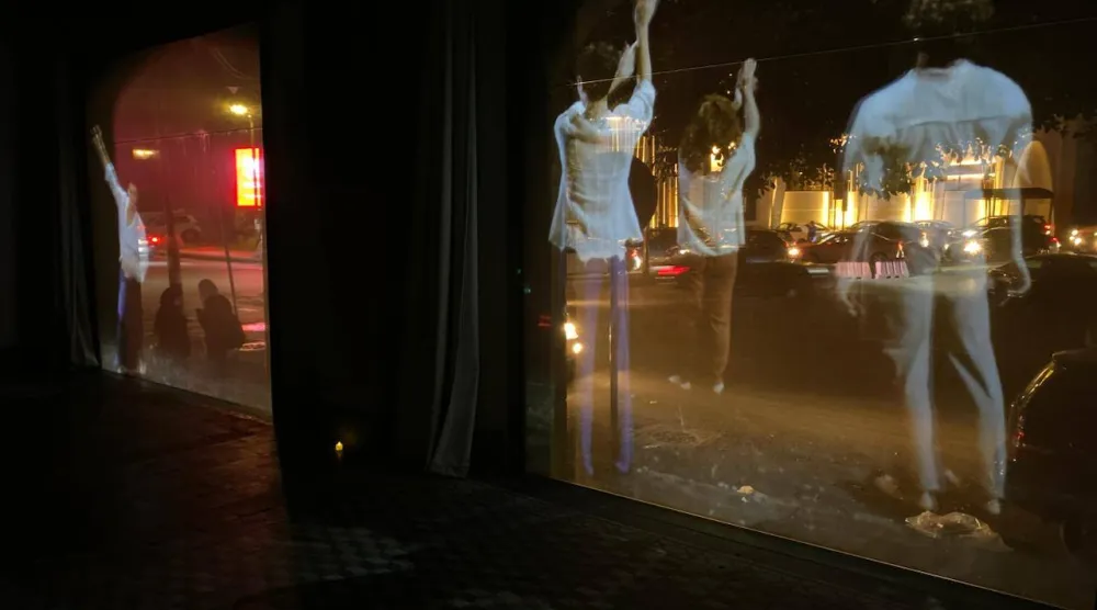 أجساد مُعلّقة بين شهيق الماضي وصخب الشارع (الشرق الأوسط)