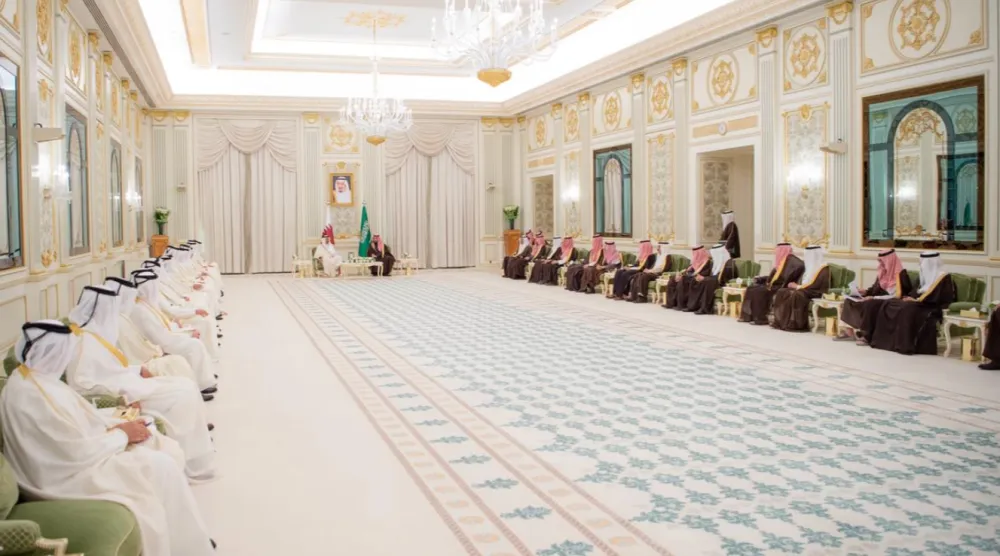 ولي العهد السعودي وأمير قطر خلال جلسة المباحثات في قصر اليمامة بالرياض (واس)