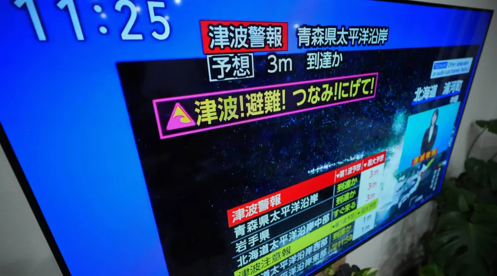 هيئة الأرصاد الجوية اليابانية تحذر من موجات تسونامي يصل ارتفاعها إلى ثلاثة أمتار (أ.ب) 