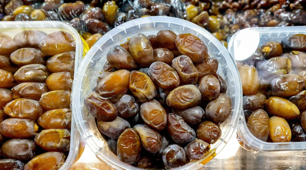 أنواع مختلفة من التمر (أ.ف.ب)