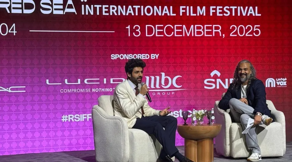 الممثل الهندي استقبله الجمهور بحفاوة (الشرق الأوسط)