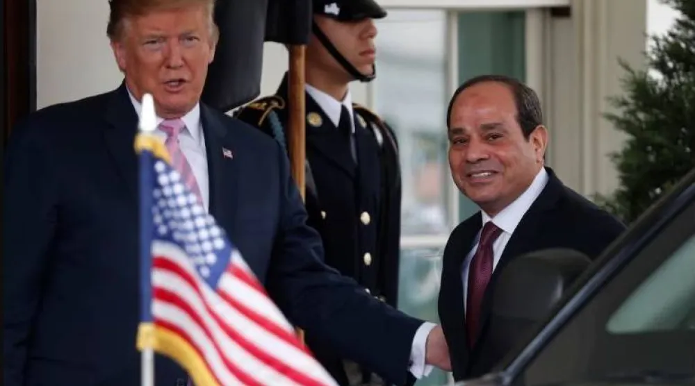 الرئيس الأميركي دونالد ترمب يرحب بنظيره المصري عبد الفتاح السيسي في البيت الأبيض (أرشيفية - رويترز)