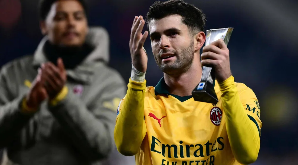 الأميركي كريستيان بولسيتش قاد ميلان لصدارة السيريا ايه (أ.ف.ب)