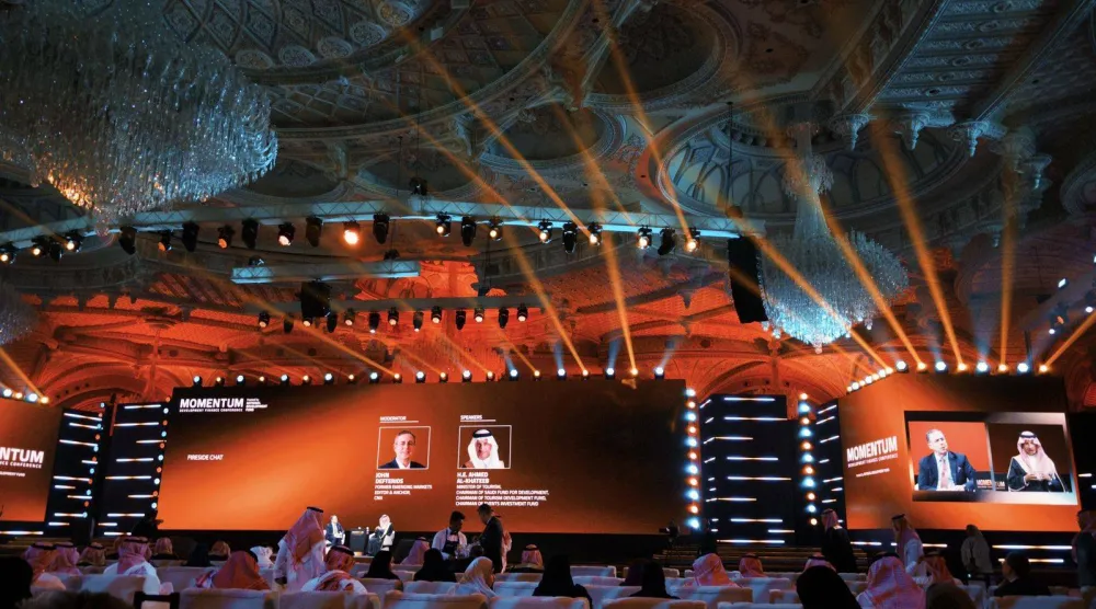 الخطيب يتحدث خلال الجلسة الحوارية (الشرق الأوسط)