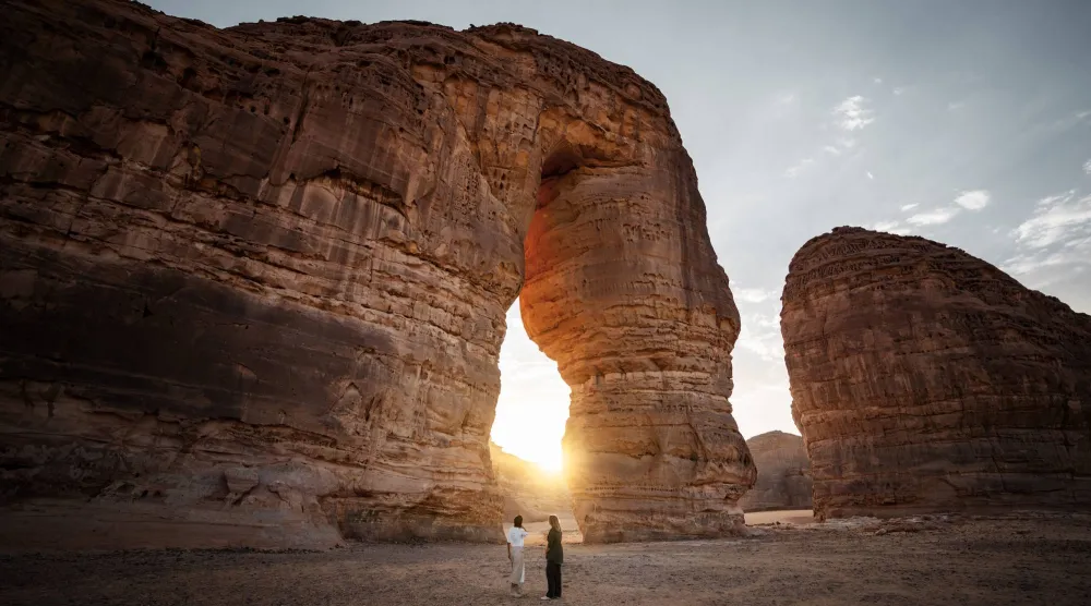 صخرة الفيل الشهيرة في مدينة العلا (الشرق الأوسط)