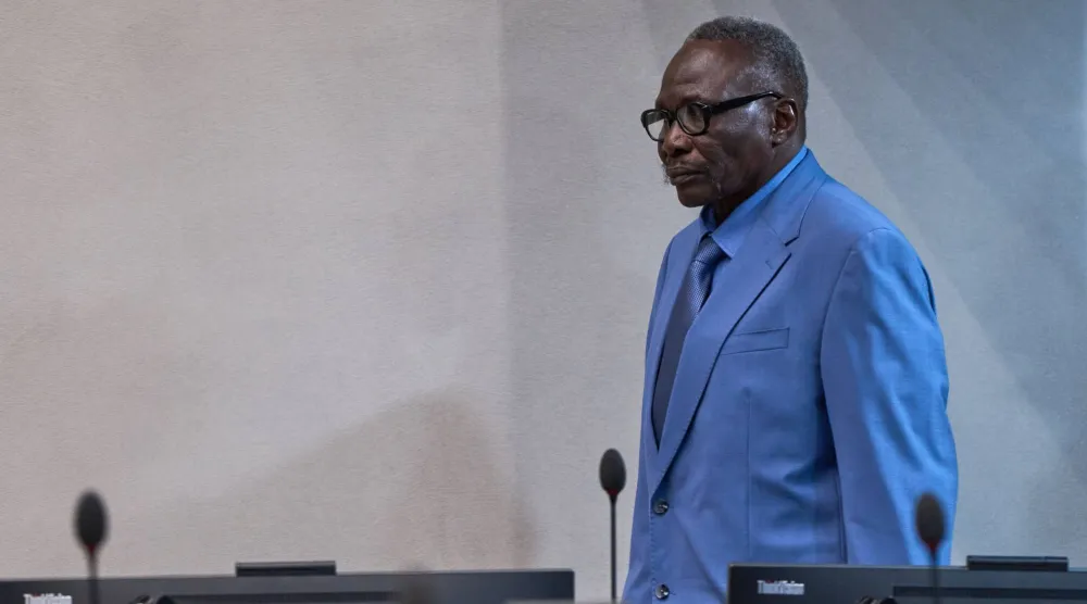 علي كوشيب خلال جلسة النطق بالحكم الثلاثاء (أ.ف.ب)