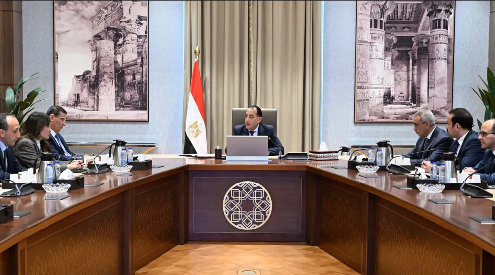 رئيس الوزراء المصري مصطفى مدبولي خلال متابعة جهود توافر السلع الغذائية في الأسواق (مجلس الوزراء)