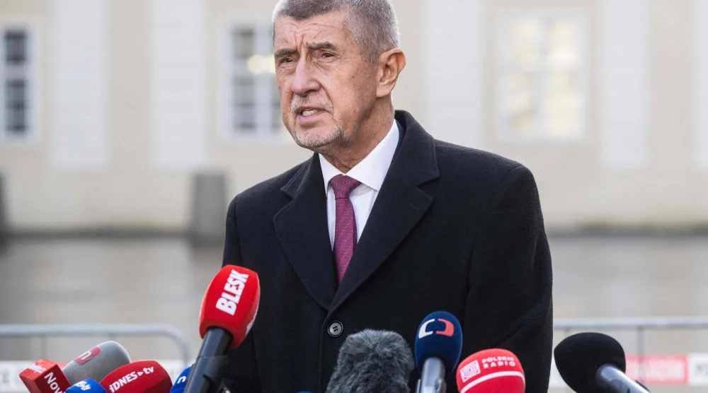 الملياردير أندريه بابيش المؤيّد للرئيس الأميركي دونالد ترمب يتحدث للإعلام (أ.ف.ب)