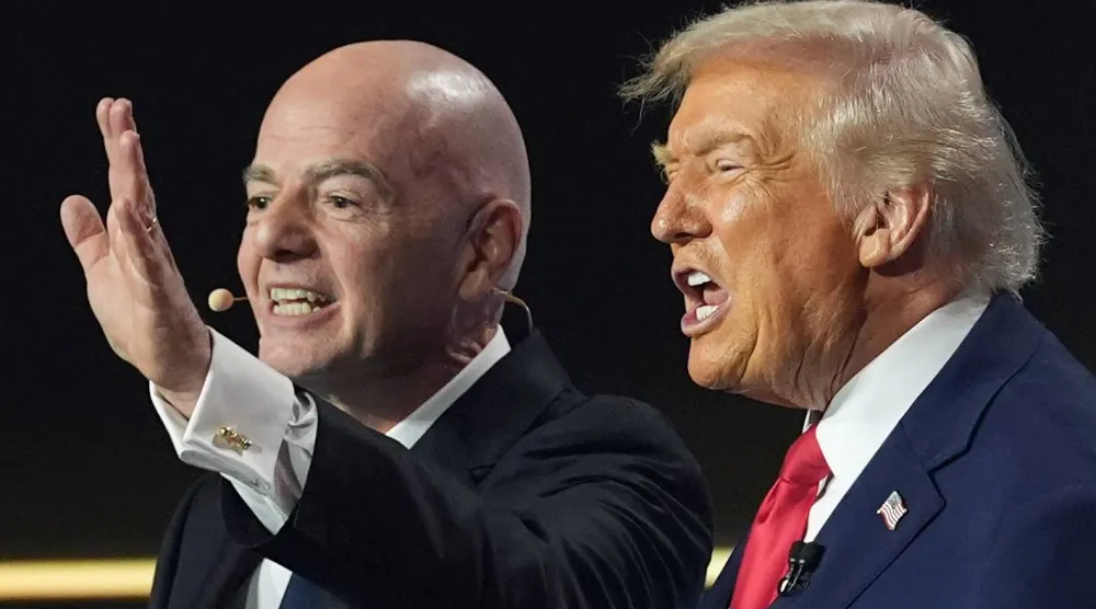 السويسري جياني إنفانتينو رئيس «فيفا» متهم بالانحياز للرئيس الأميركي دونالد ترمب (أ.ب)