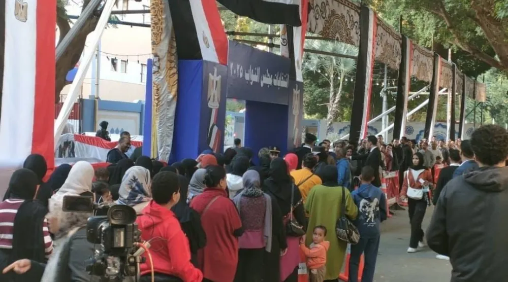 ناخبون خلال التصويت في إحدى الدوائر الـ19 الملغاة (تنسيقية شباب الأحزاب)