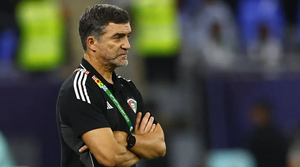 البرتغالي هيليو سوزا مدرب منتخب الكويت (رويترز) 