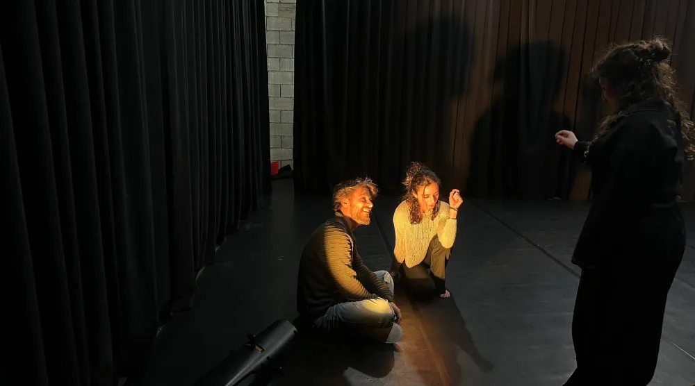 تُعرض المسرحية ابتداء من 18 الحالي (مسرح زقاق)