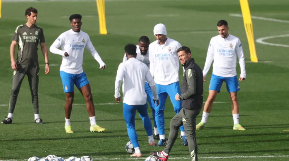 تشابي ألونسو سيكون على المحك في حال خسر الريال من السيتي (أ.ف.ب)