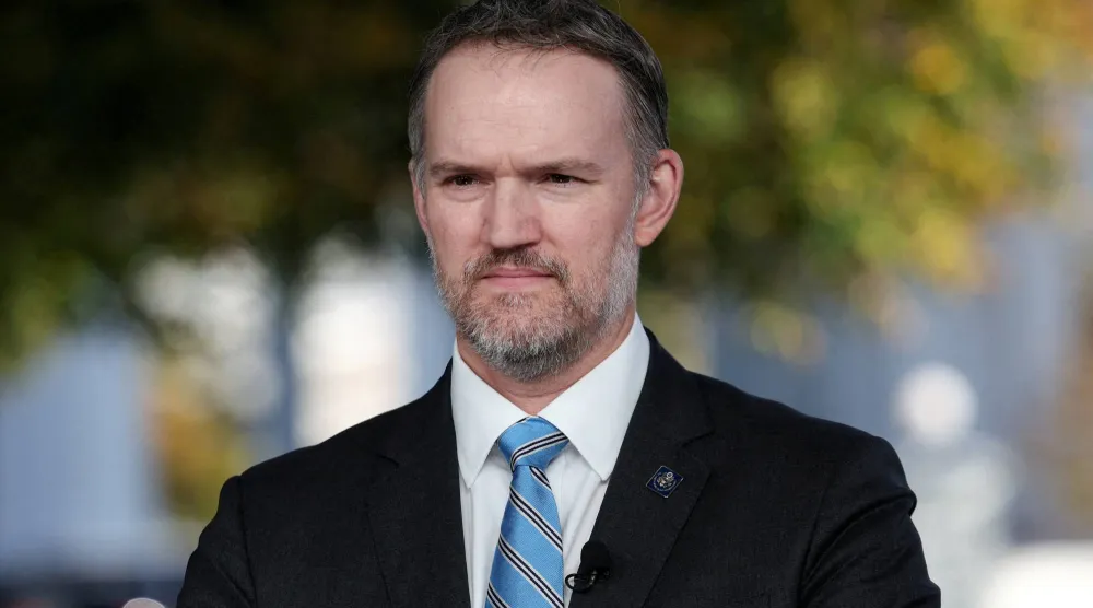 الممثل التجاري الأميركي جيمسون غرير أثناء مقابلة مع شبكة تلفزيونية في البيت الأبيض - واشنطن (رويترز)