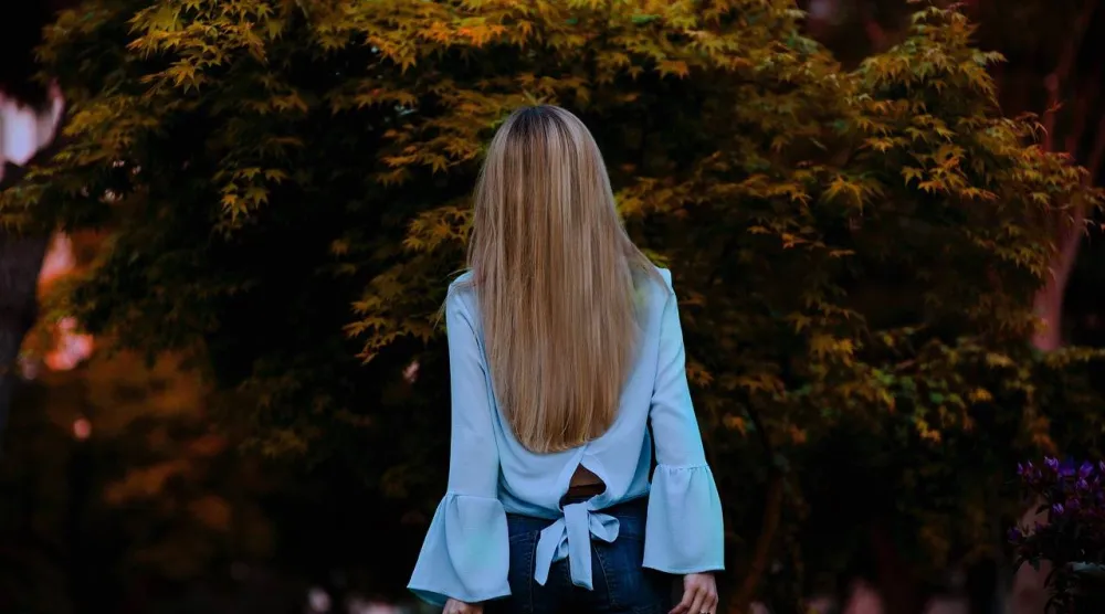 الكولاجين يسهم في تحسين صحة شعركِ من خلال توفير الأحماض الأمينية والمساعدة في مكافحة تلف بصيلات الشعر (بيكساباي)