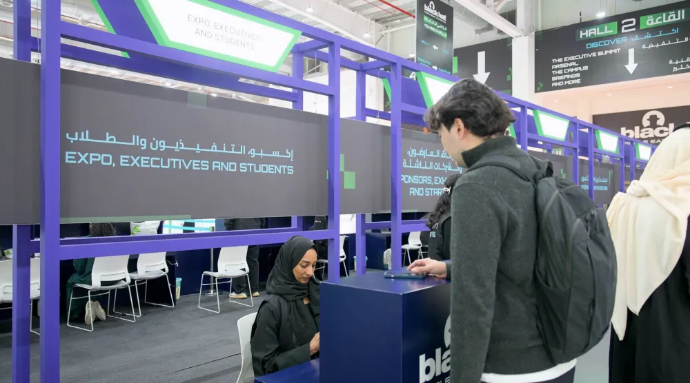 معرض «بلاك هات» أفسح مساحة كبيرة للطلاب ضمن فعالياته (تصوير: تركي العقيلي)