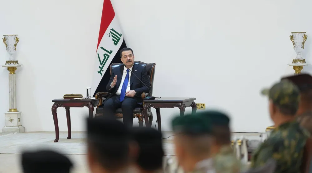 رئيس الوزراء العراقي محمد شياع السوداني خلال استقباله الأربعاء جرحى قوات الأمن في «يوم النصر» على تنظيم «داعش» (رئاسة الحكومة العراقية)