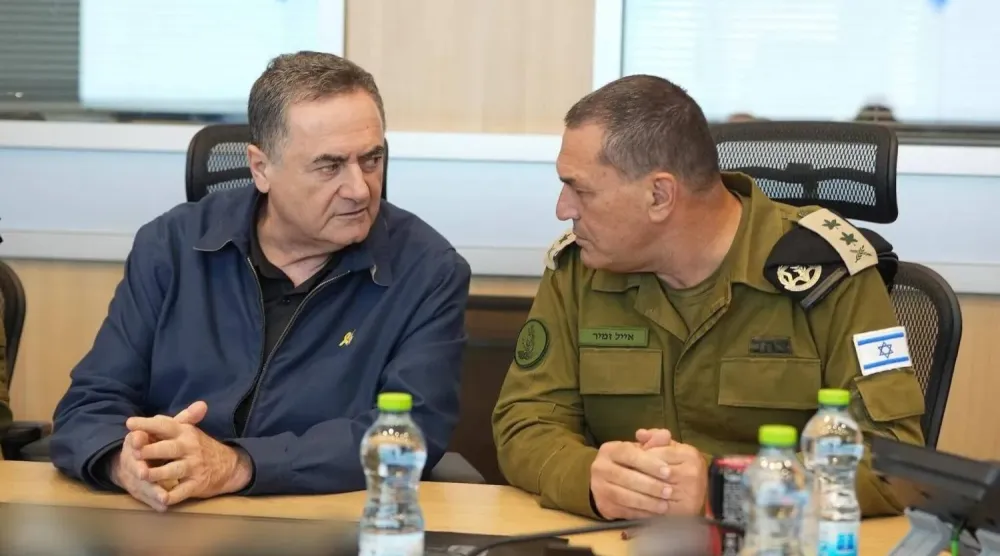 وزير الدفاع الإسرائيلي يسرائيل كاتس (يسار) ورئيس الأركان إيال زامير (وزارة الدفاع)