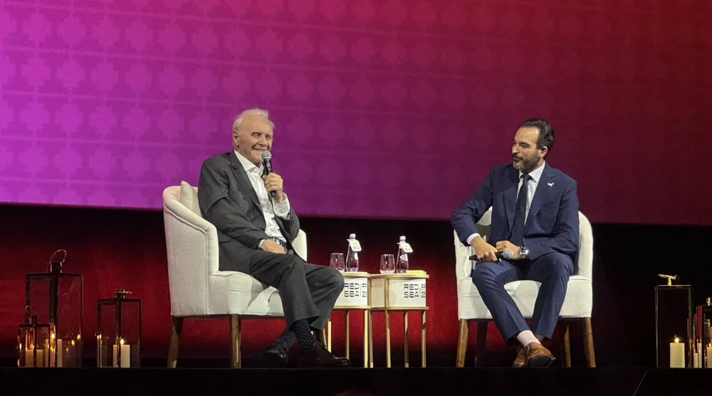 الممثل البريطاني أنتوني هوبكنز على مسرح المهرجان (تصوير: إيمان الخطاف)