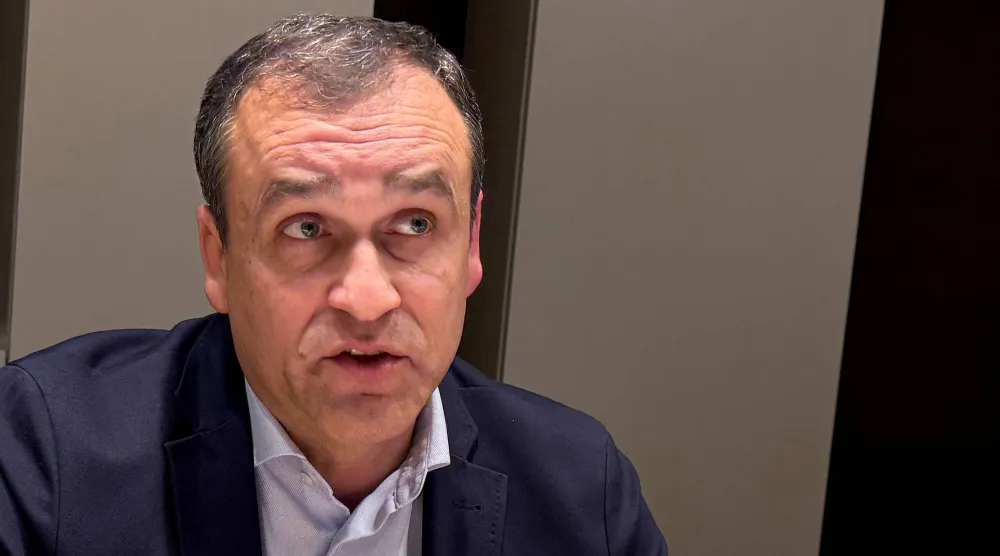 الرئيس التنفيذي لمجموعة الطاقة المجرية «إم في إم» كارولي ماتراي يتحدث إلى «رويترز» (رويترز)