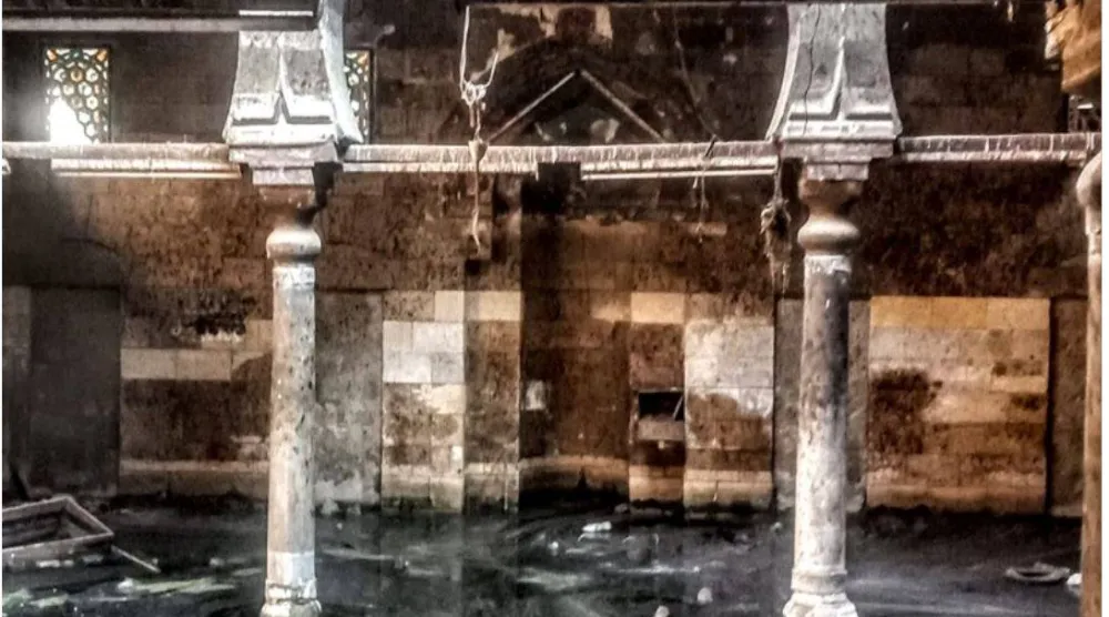 المسجد الأثري يعاني من المياه الجوفية (صفحة الباحث الآثاري الدكتور حسن النجار على «فيسبوك»)