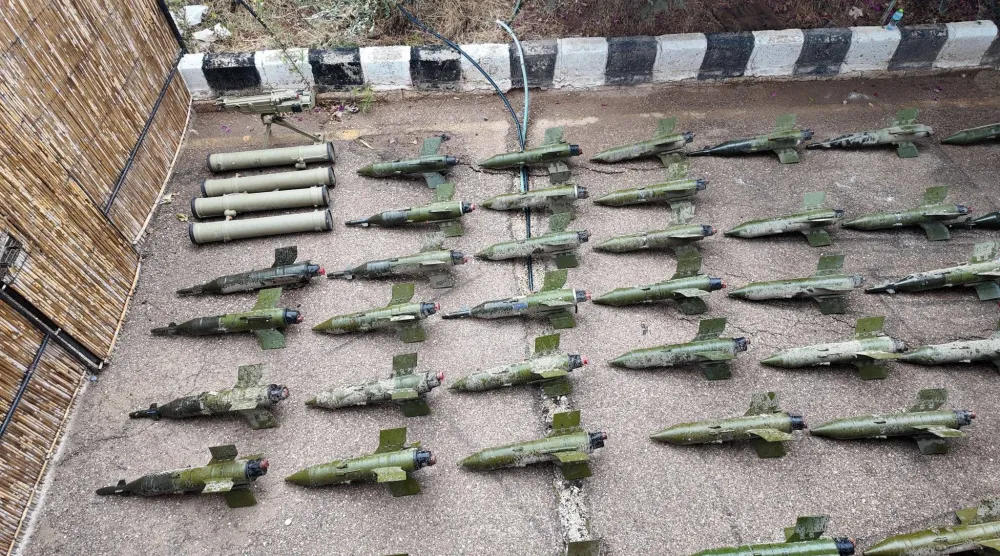 صواريخ معدّة للتهريب عثرت عليها القوات السورية (حساب وزارة الداخلية السورية على إكس)