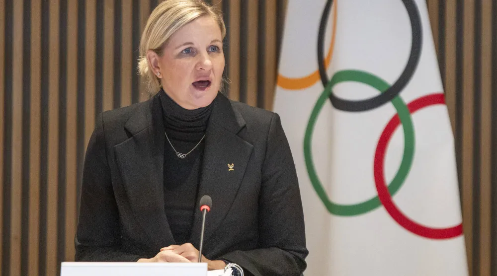 كوفنتري تتحدث خلال المؤتمر الصحافي (د.ب.أ)