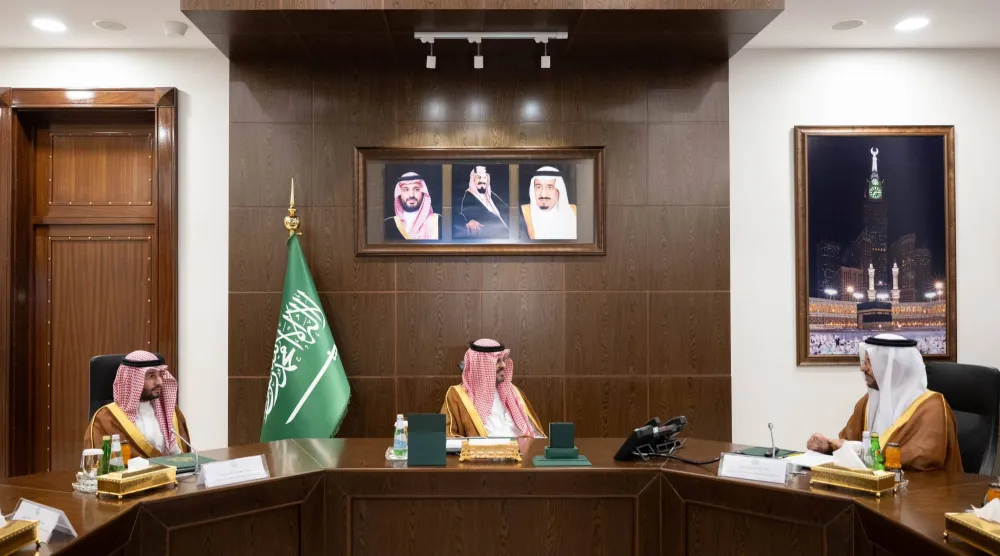 الأمير سعود بن مشعل لدى ترؤسه الاجتماع في مكة المكرمة الأربعاء (إمارة المنطقة)