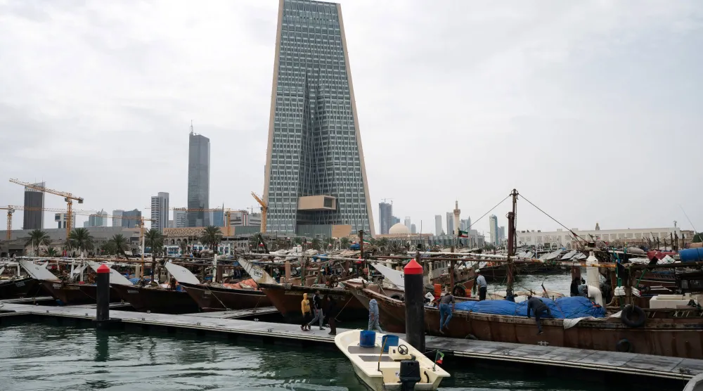 مبنى بنك الكويت المركزي على الميناء (رويترز)