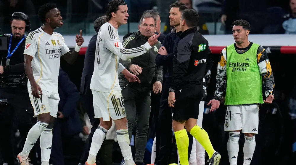 كاريراس أوقف بسبب سلوكه تجاه الحكام (أ.ب)