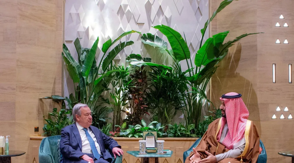 ولي العهد السعودي لدى لقائه الأمين العام للأمم المتحدة في الرياض أمس (واس)