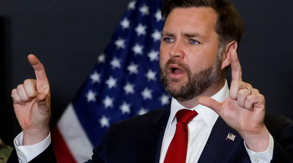 جيه دي فانس نائب الرئيس الأميركي (رويترز)