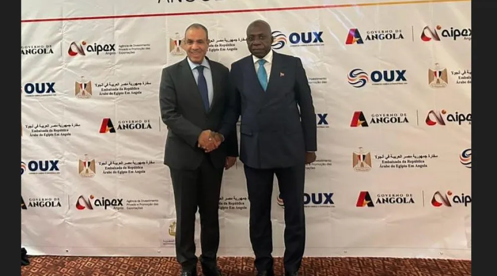 وزير الخارجية المصري بدر عبد العاطي ونظيره الأنغولي تيتي أنطونيو أثناء المشاركة في «منتدى الأعمال» الخميس (الخارجية المصرية) 