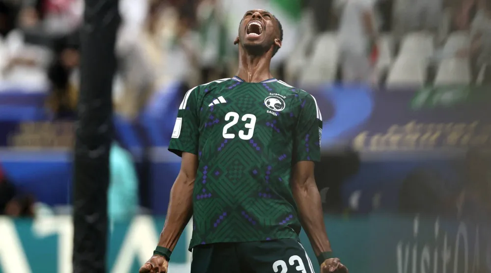 محمد كنو محتفلاً بهدفه في شباك فلسطين (رويترز)