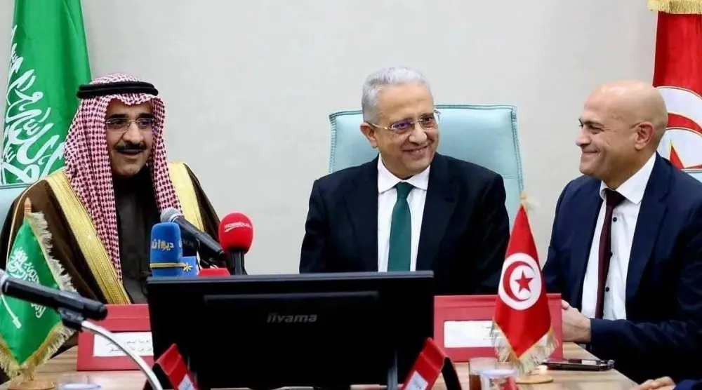 من مراسم توقيع عقد انطلاق تنفيذ مستشفى الملك سلمان بمدينة القيروان التونسية الخميس (واس)