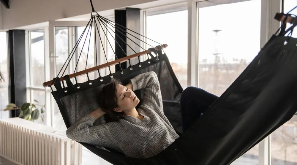 بعض الأطعمة قد تُفيد صحة القلب حتى مع كثرة الجلوس (بيكسلز)