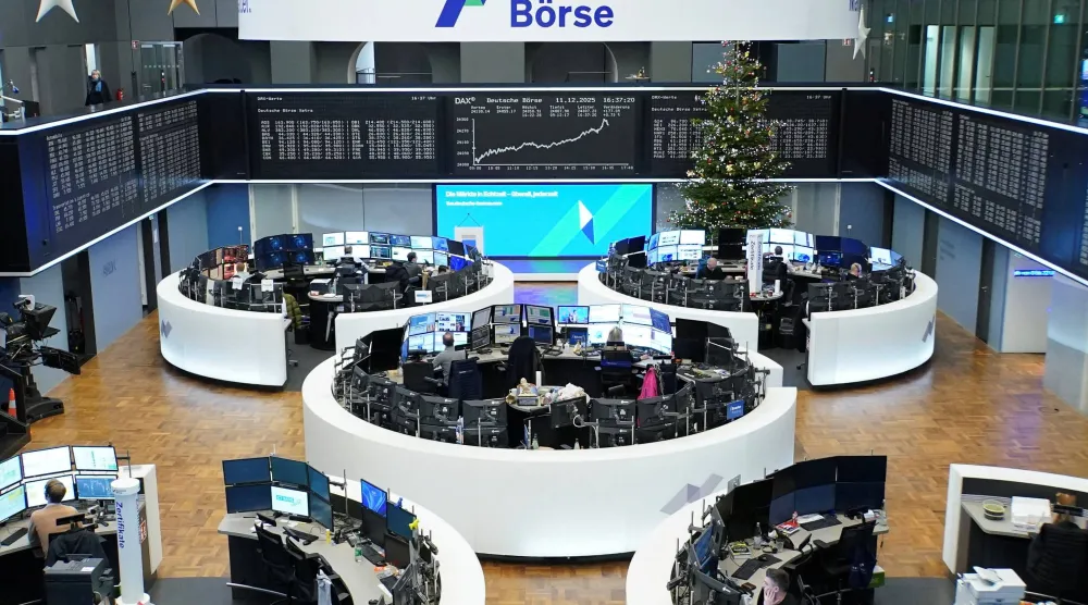 مخطط مؤشر الأسهم الألماني «داكس» في بورصة فرانكفورت (رويترز)