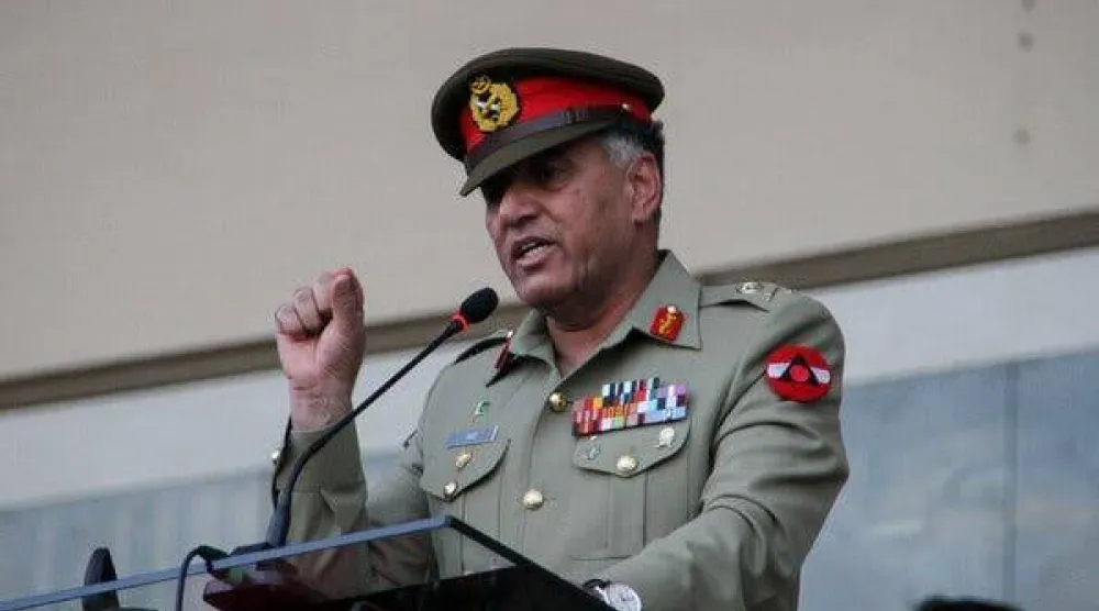 الفريق الركن فايز حميد الحليف المقرّب لرئيس الوزراء السابق عمران خان تولّى في السابق قيادة جهاز الاستخبارات الباكستانية القوي (أ.ب)