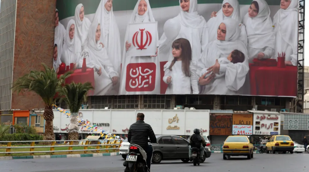 پرچم‌های ایران در مرکز تهران، چهارشنبه (آژانس عکس اروپا)