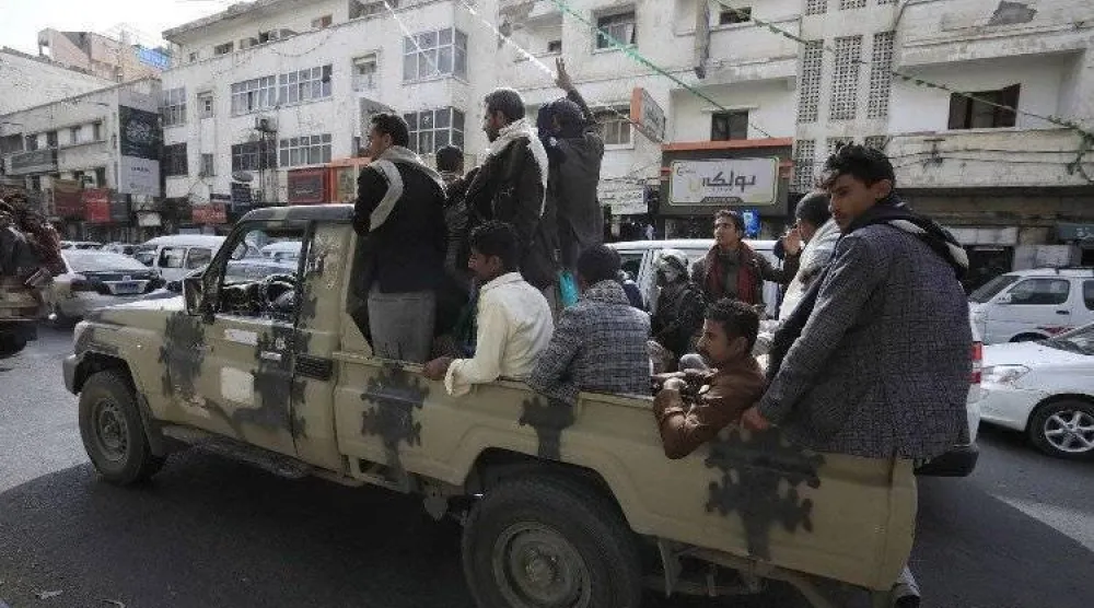 الجماعة الحوثية تتعمد إرهاب السكان لإخضاعهم بالقوة (إ.ب.أ)