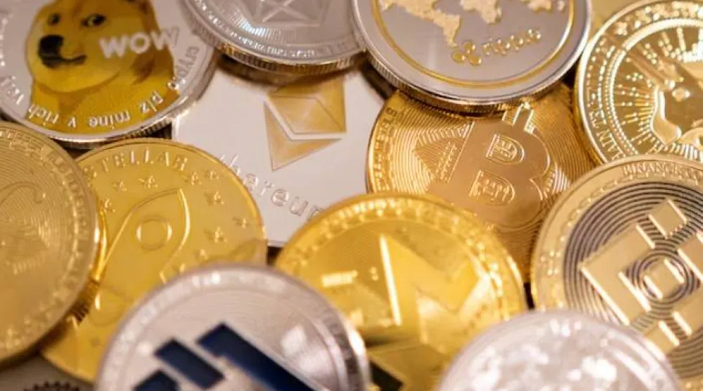 صورة تمثل العملات المشفّرة في هذا الرسم التوضيحي (رويترز)