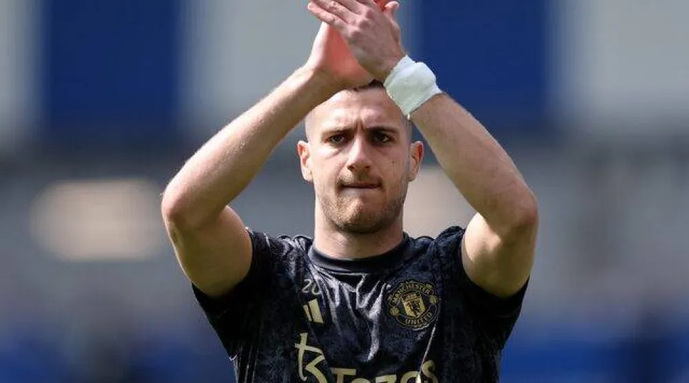 ديوغو دالوت لاعب مان يونايتد (رويترز)