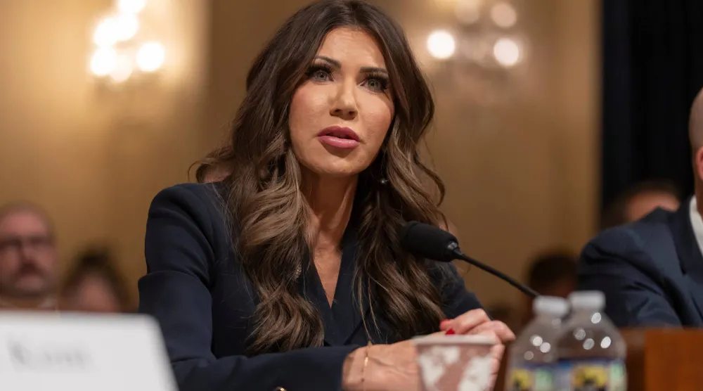 وزيرة الأمن الداخلي كريستي نويم (أ.ب)