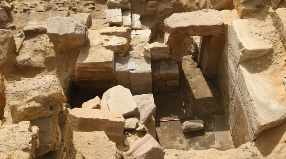 معبد الشمس المُكتشف أخيراً في أبو صير (وزارة السياحة والآثار)