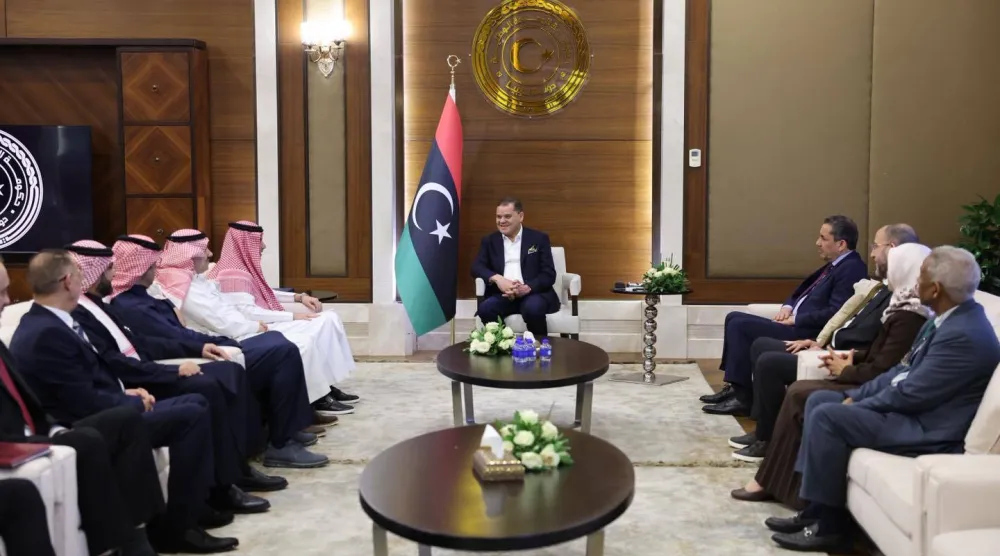 عبد الحميد الدبيبة خلال لقائه أعضاء الوفد السعودي  (مكتب الدبيبة)