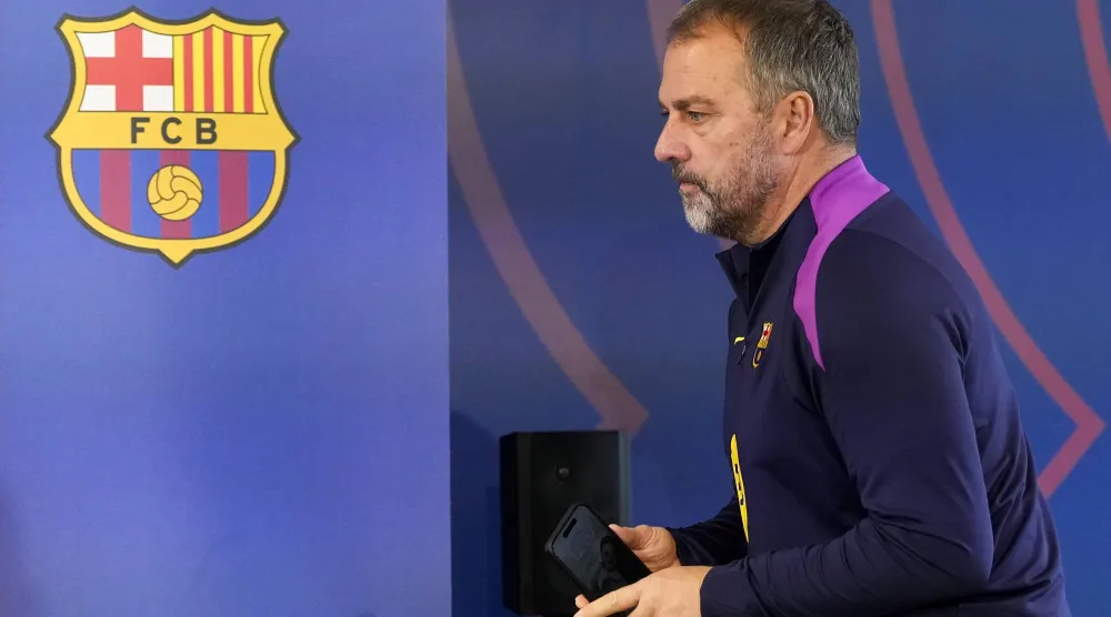 هانز فليك مدرب برشلونة (إ.ب.أ)