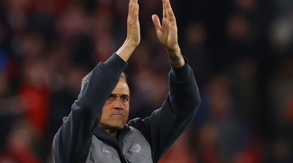 الإسباني لويس إنريكي مدرب باريس سان جيرمان (رويترز)