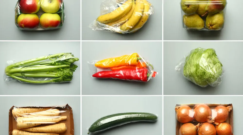 تناول الأطعمة الطازجة كالفواكه والخضراوات يقلل خطر الإصابة بالسرطان (رويترز)
