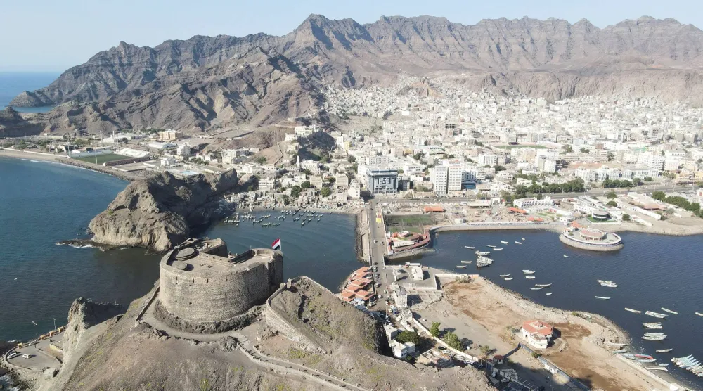 منظر عام للعاصمة اليمنية المؤقتة عدن (رويترز)